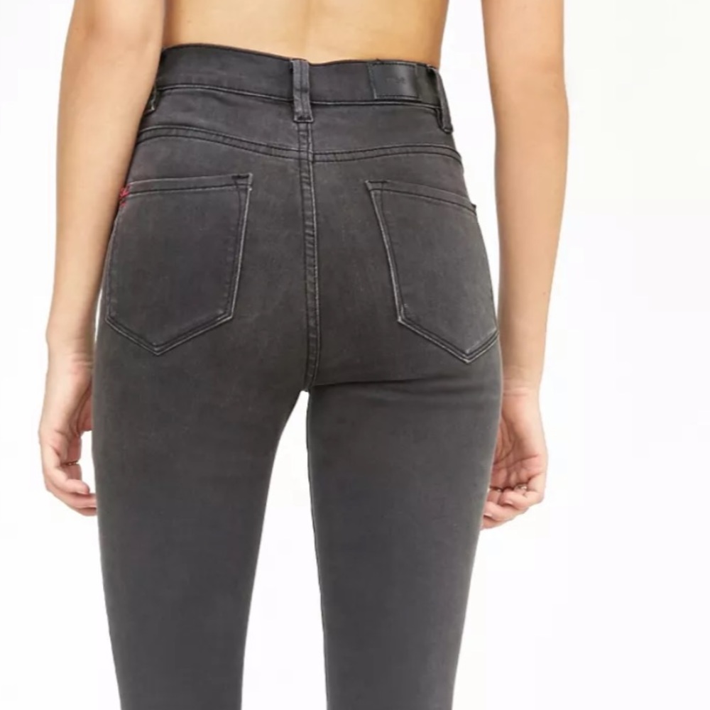 BDG super hi waisted twig ankle jeans!